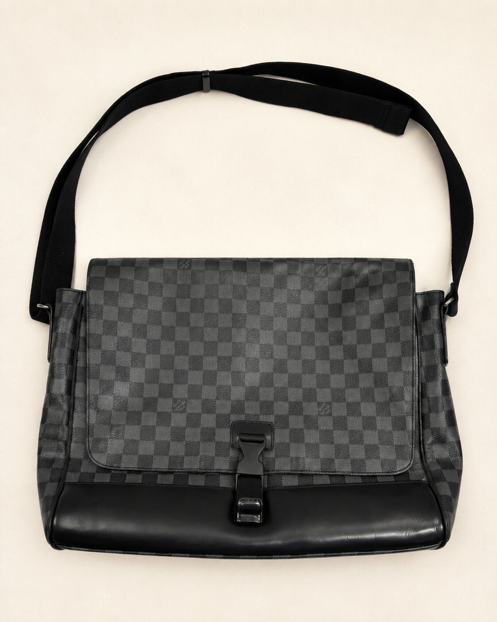 Louis Vuitton Messenger Bag