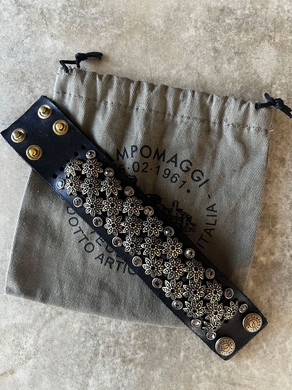 CAMPOMAGGI - Bracelet. Leather+ stud+ flowers rhinestones.Color: Black