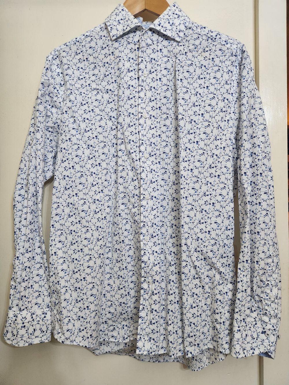 100% cotton men's shirt - white fabric with blue flowers