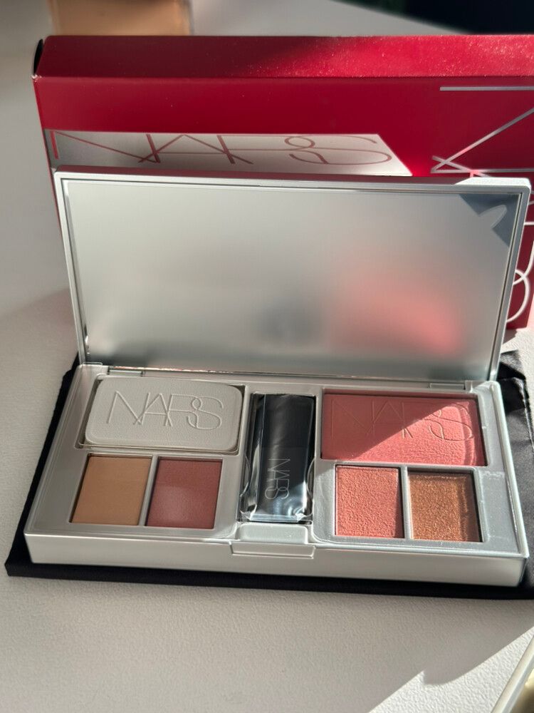 NARS LIGHT REFLECTING ULTIMATE FACE PALETTE SET