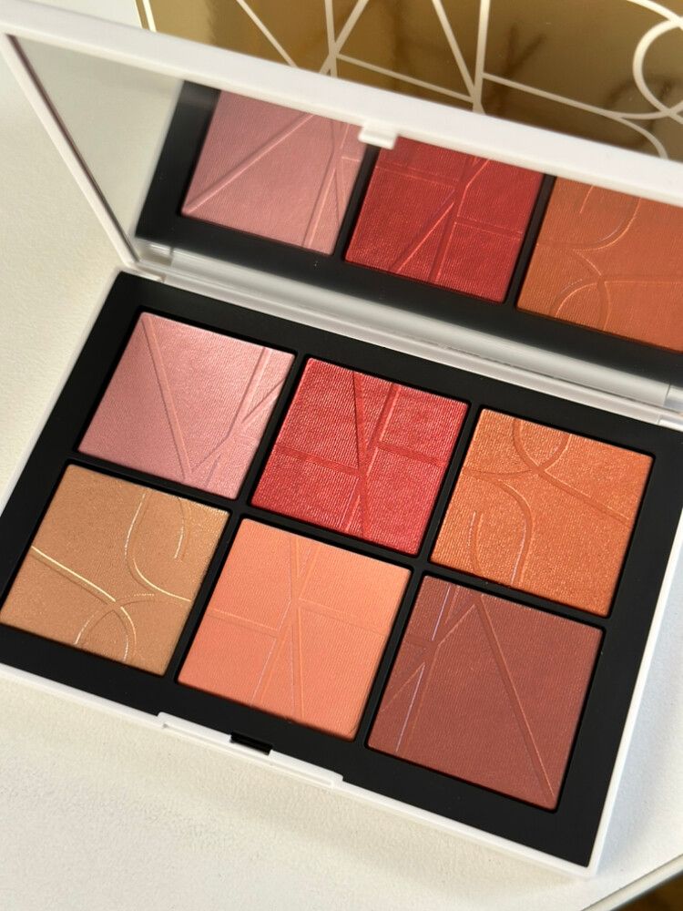 All That Glitters Light Reflecting™ Cheek Palette 3g x6