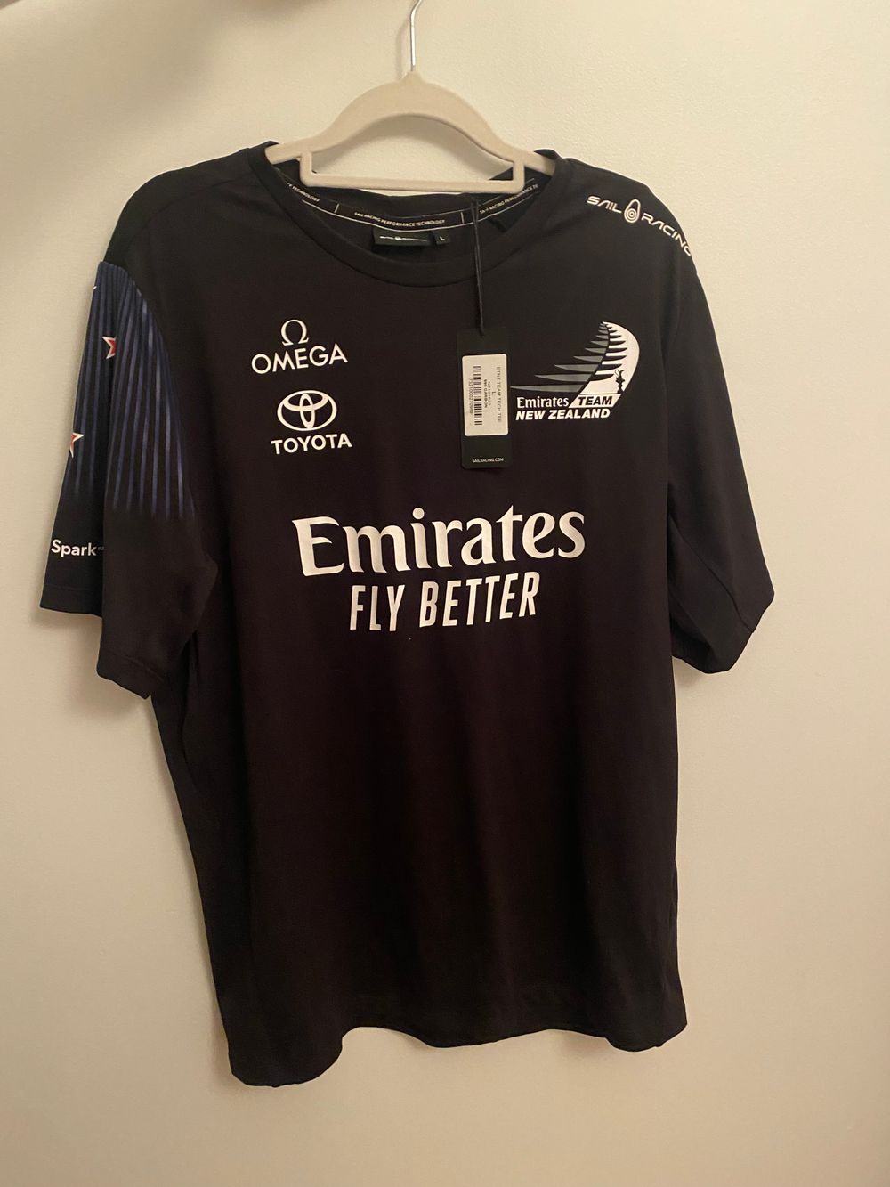 Emirates Team New Zealand Top