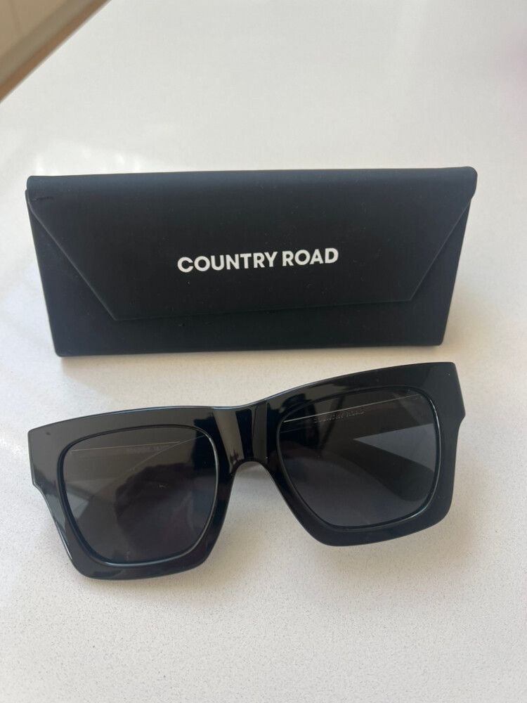 Country Road Black Sunglasses