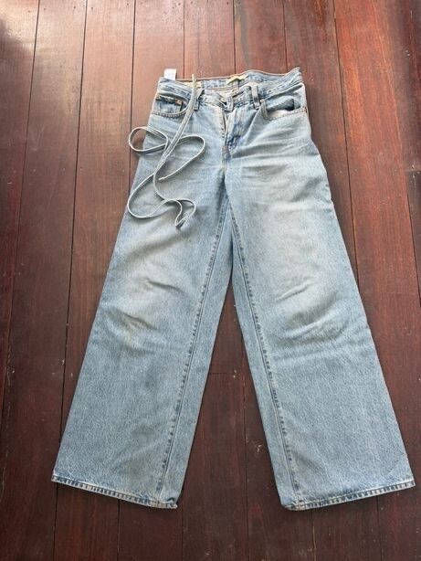 Levi’s XL straight, size 25