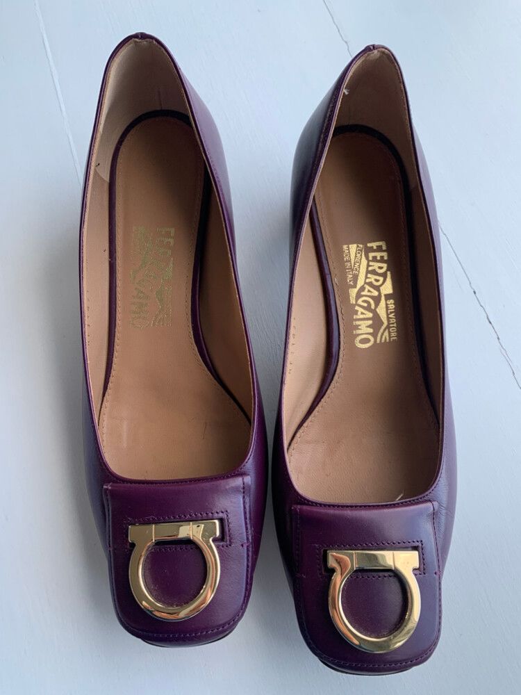 Ferragamo Leather Shoes - Size 40