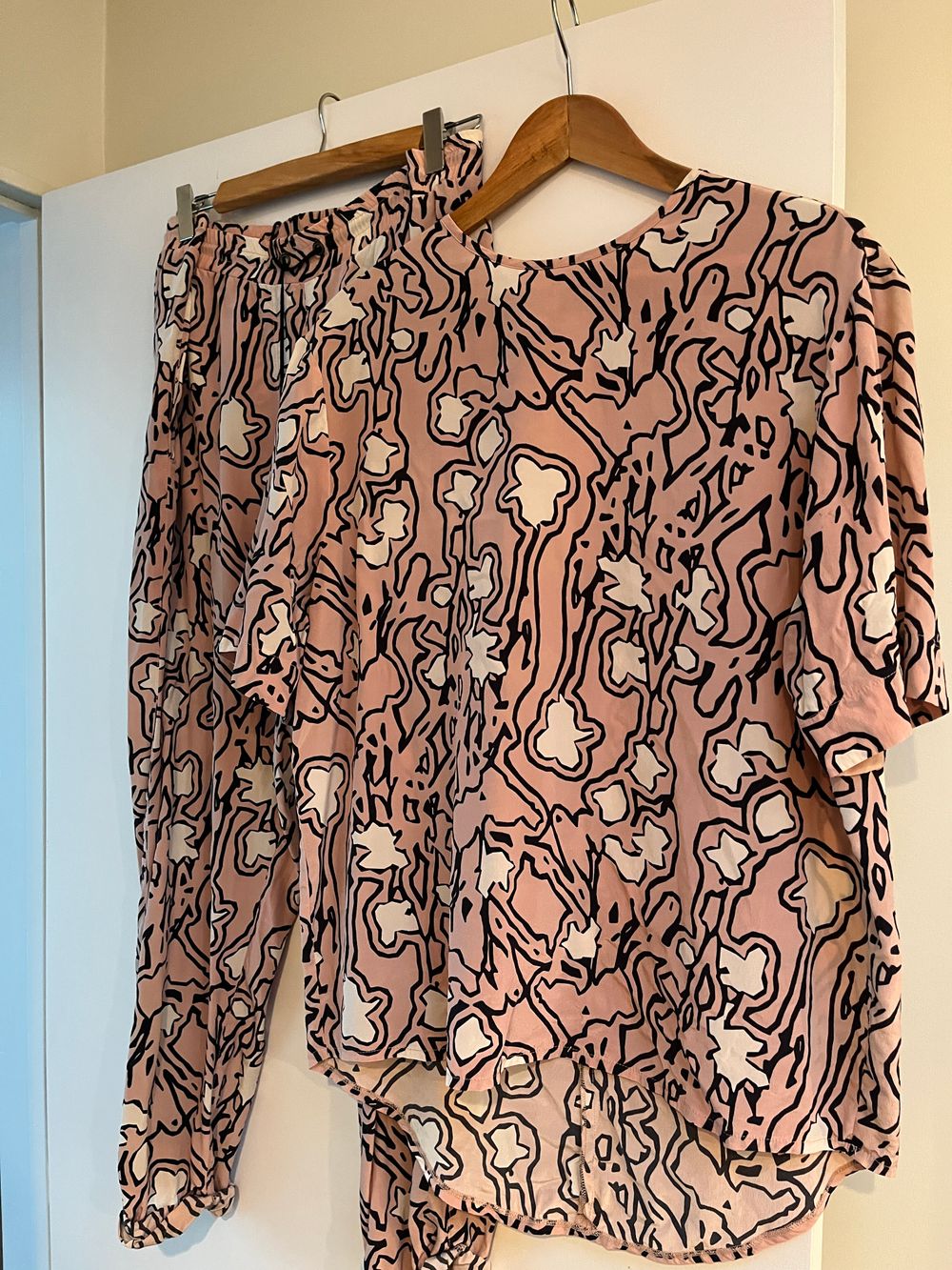 Juliette Hogan Pink Black Matching Set Size 8