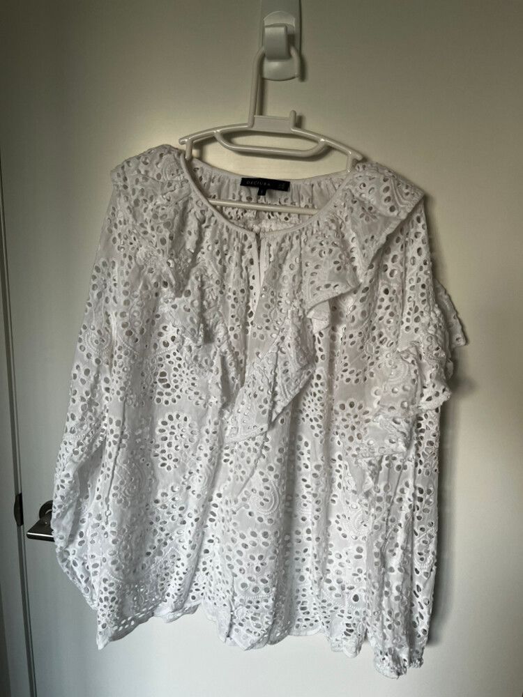 Decjuba White Broderie Blouse