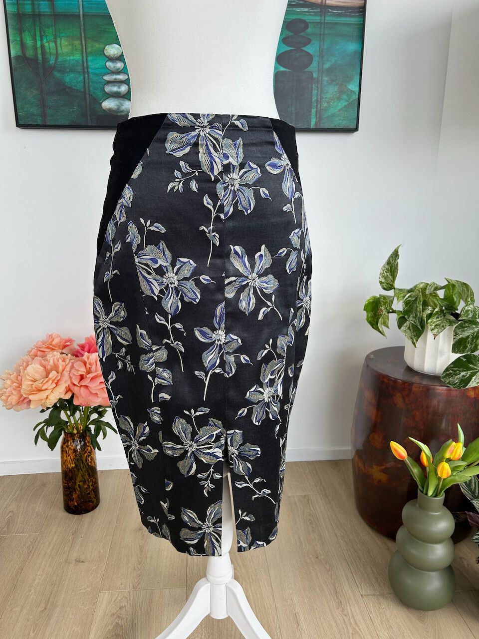 Cue – Floral Pencil Skirt with Side Panels