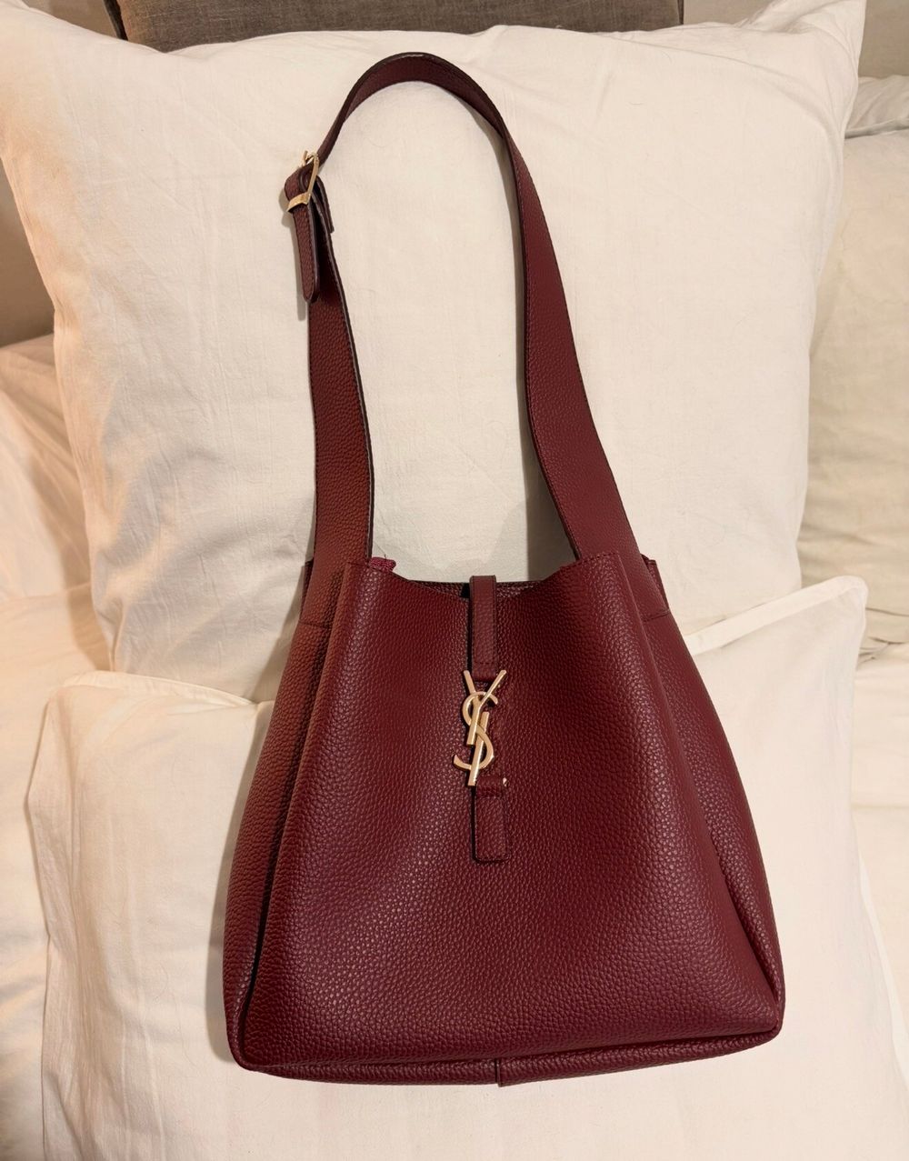 Saint Laurent Le 5 à 7 leather shoulder bag