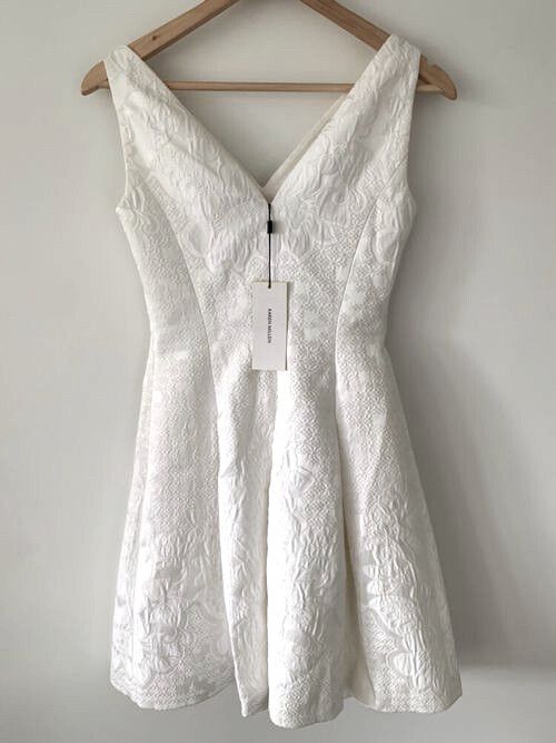 Karen Millen - Karen Millen Classic White Dress on Designer Wardrobe Karen Millen - Karen Millen Classic White Dress on Designer Wardrobe