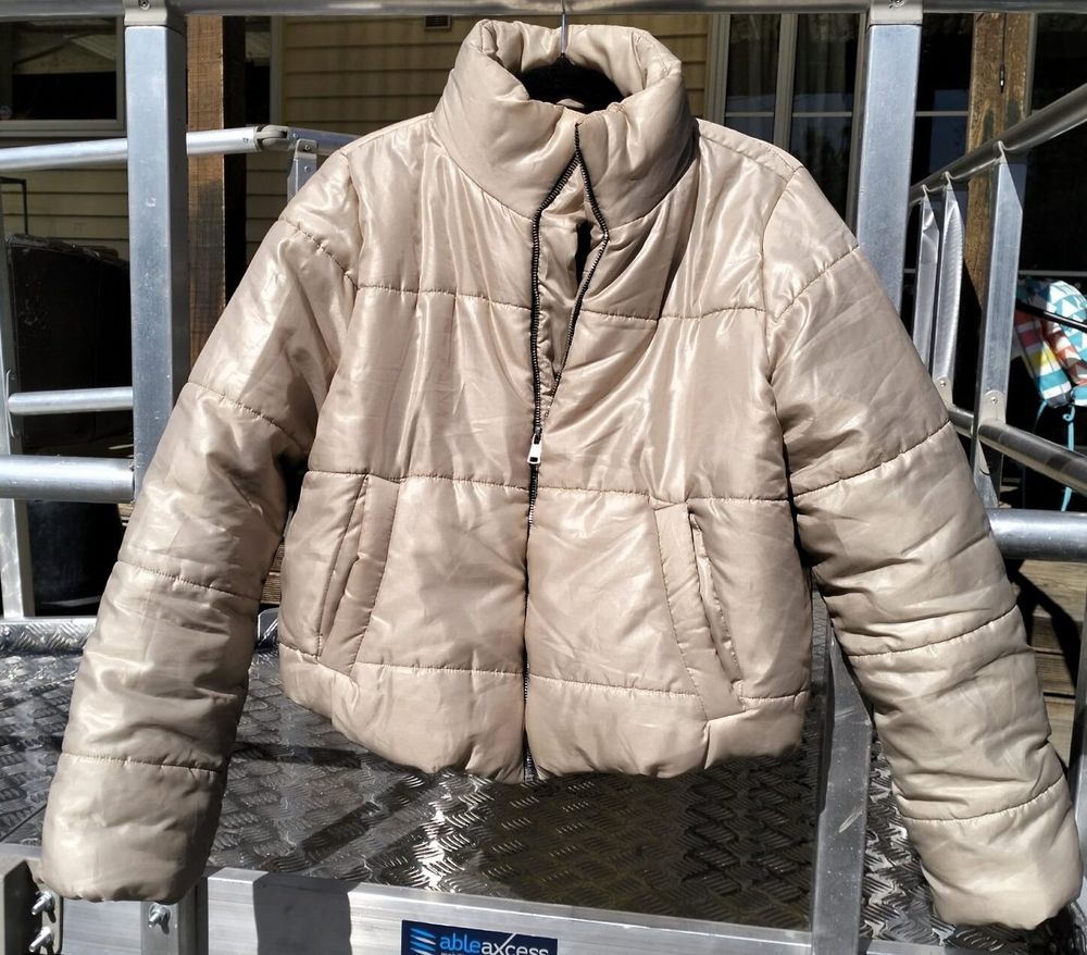 RISING Beige Puffer Jacket S Cropped Nude Tan Quilted Warm Winter Gorpcore Sand