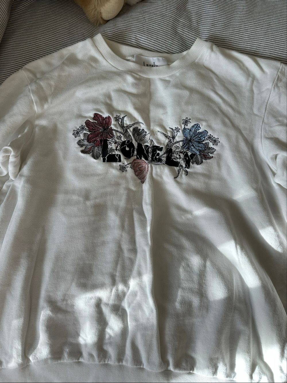 Lonely White Floral Embroidered Jumper