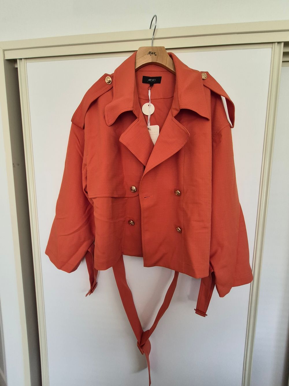 Motto textured orange crop trench