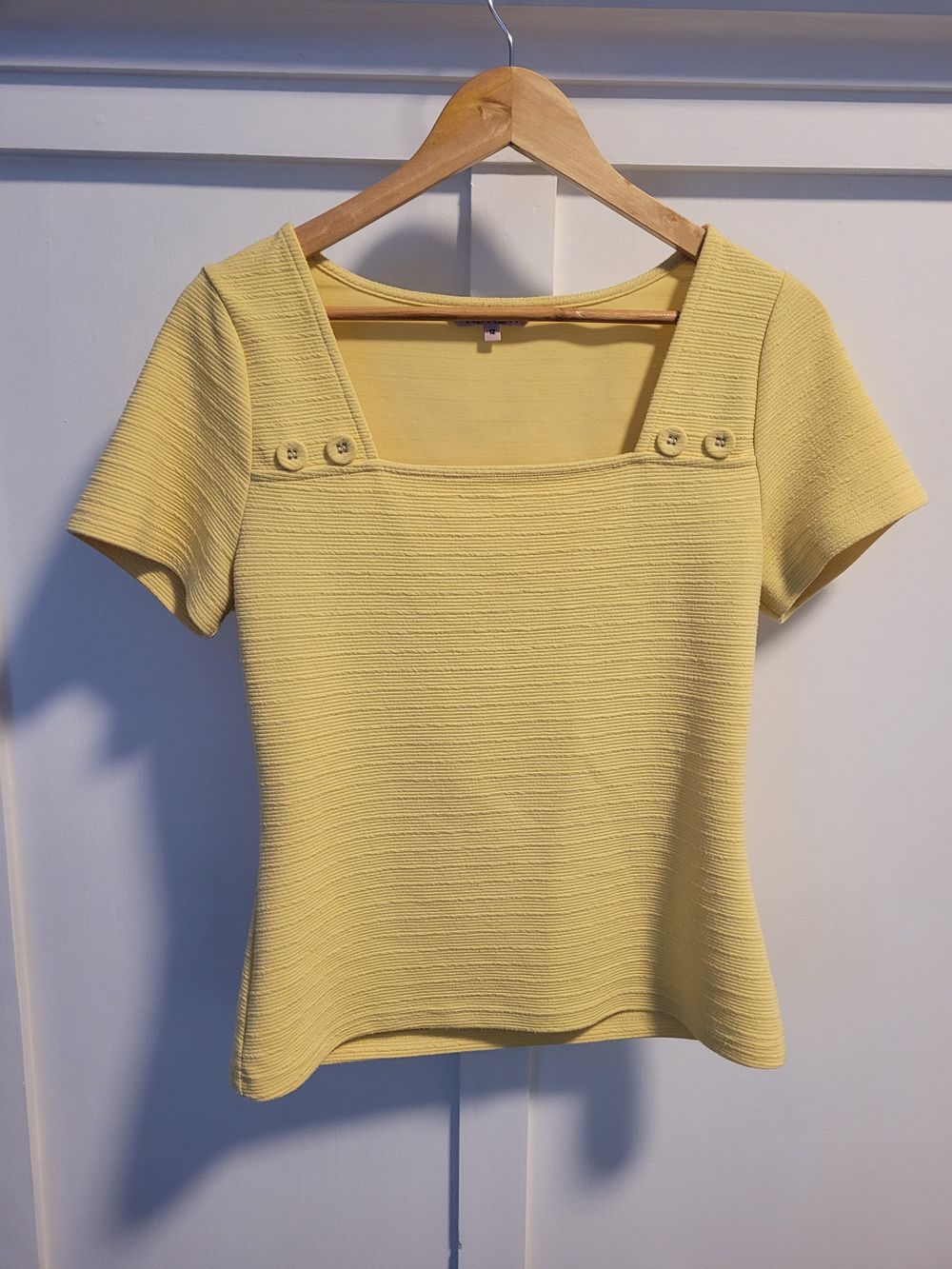 Review Yellow Top