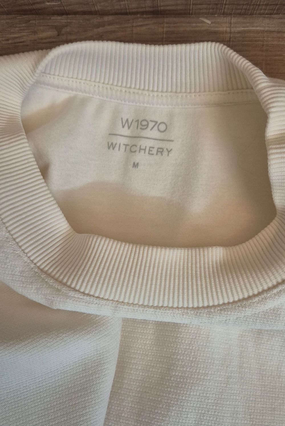 Witchery 1970 Crop Raglan Sweater – Size M, Cream – Excellent Condition