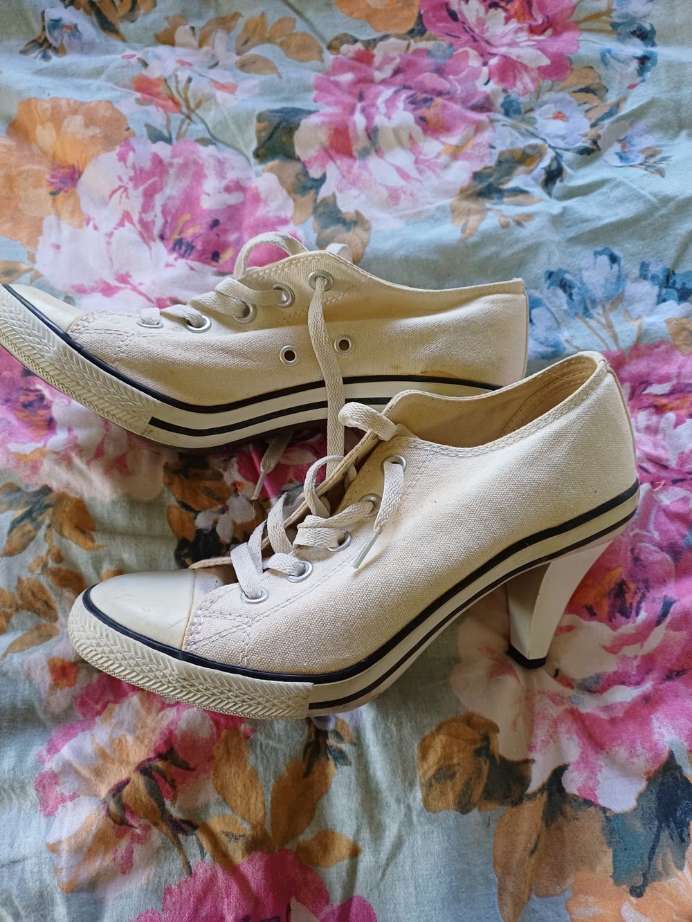 Converse Cream Heels