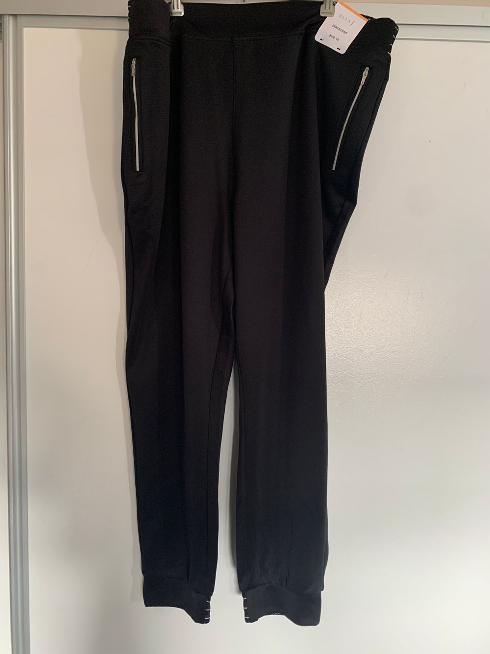 Ella Black Trackpant w  zipped pockets  size 18
