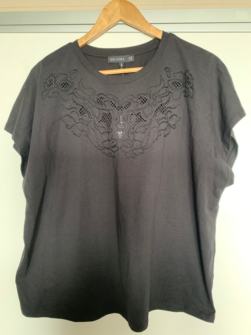 Decjuba -= Black Callie Cutwork T-shirt -w lovely front detailing - brand new (XL)