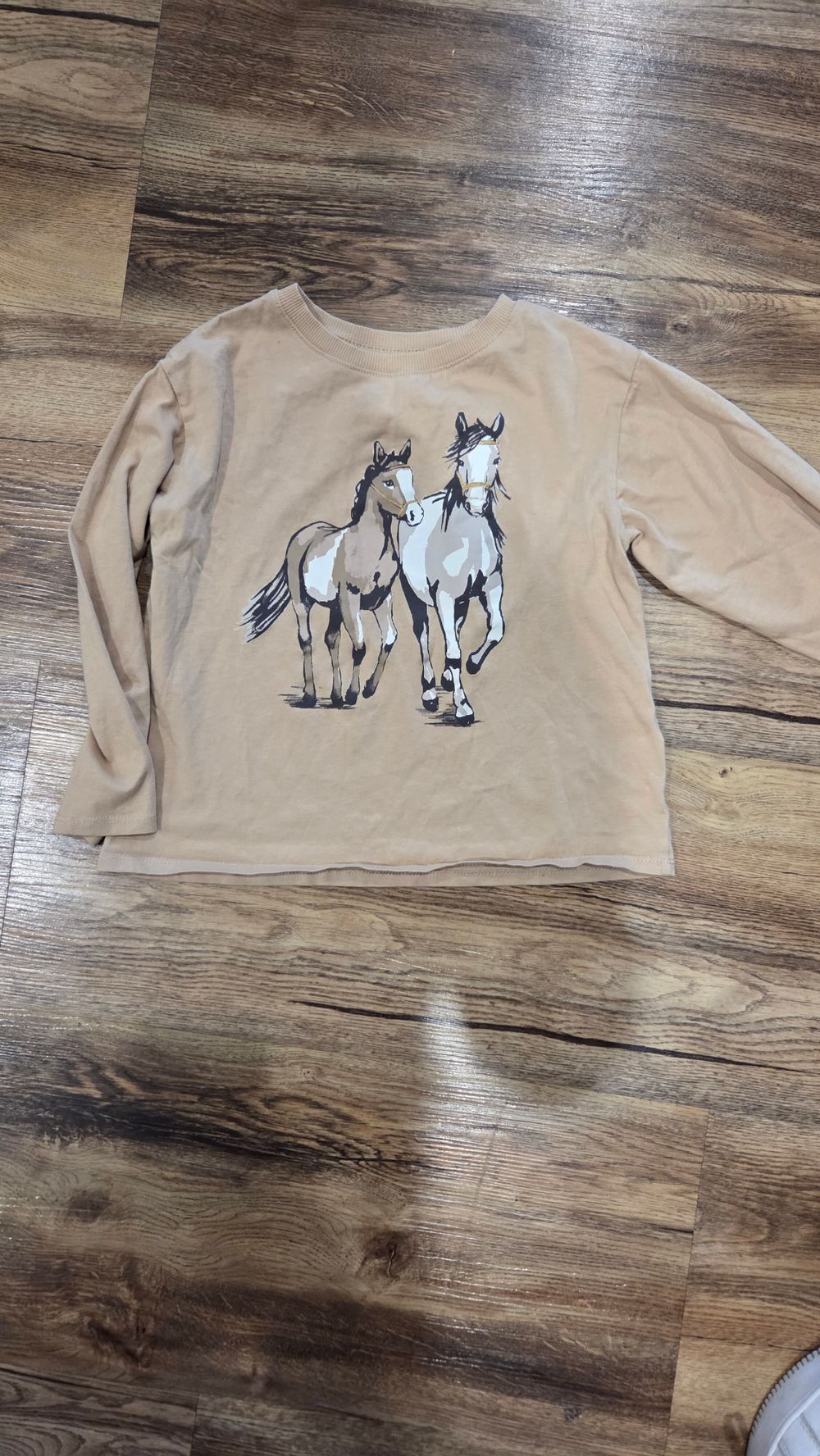Beige horse print top.  Sz 7