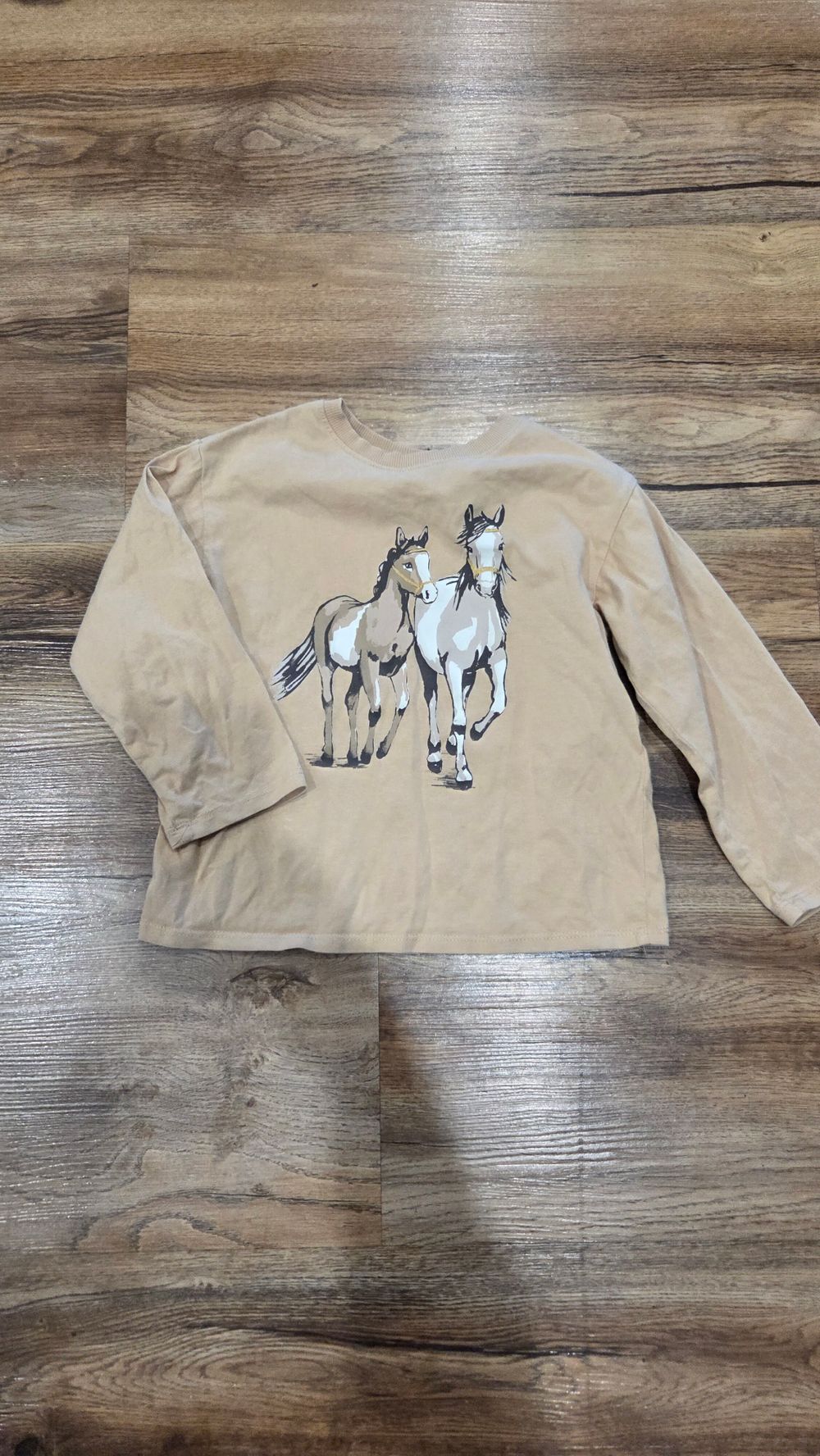 Beige horse print top.  Sz 6