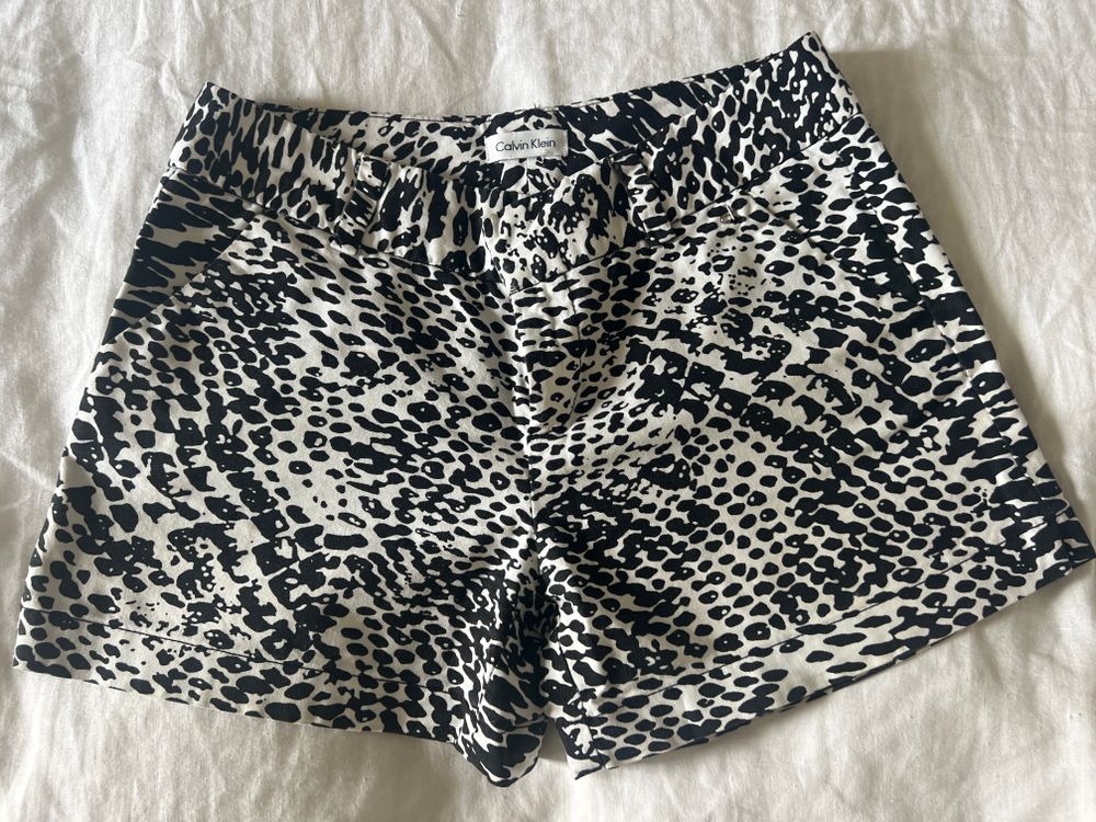 Black&White shorts