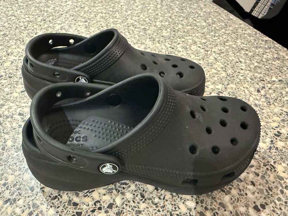 Crocs black size 5