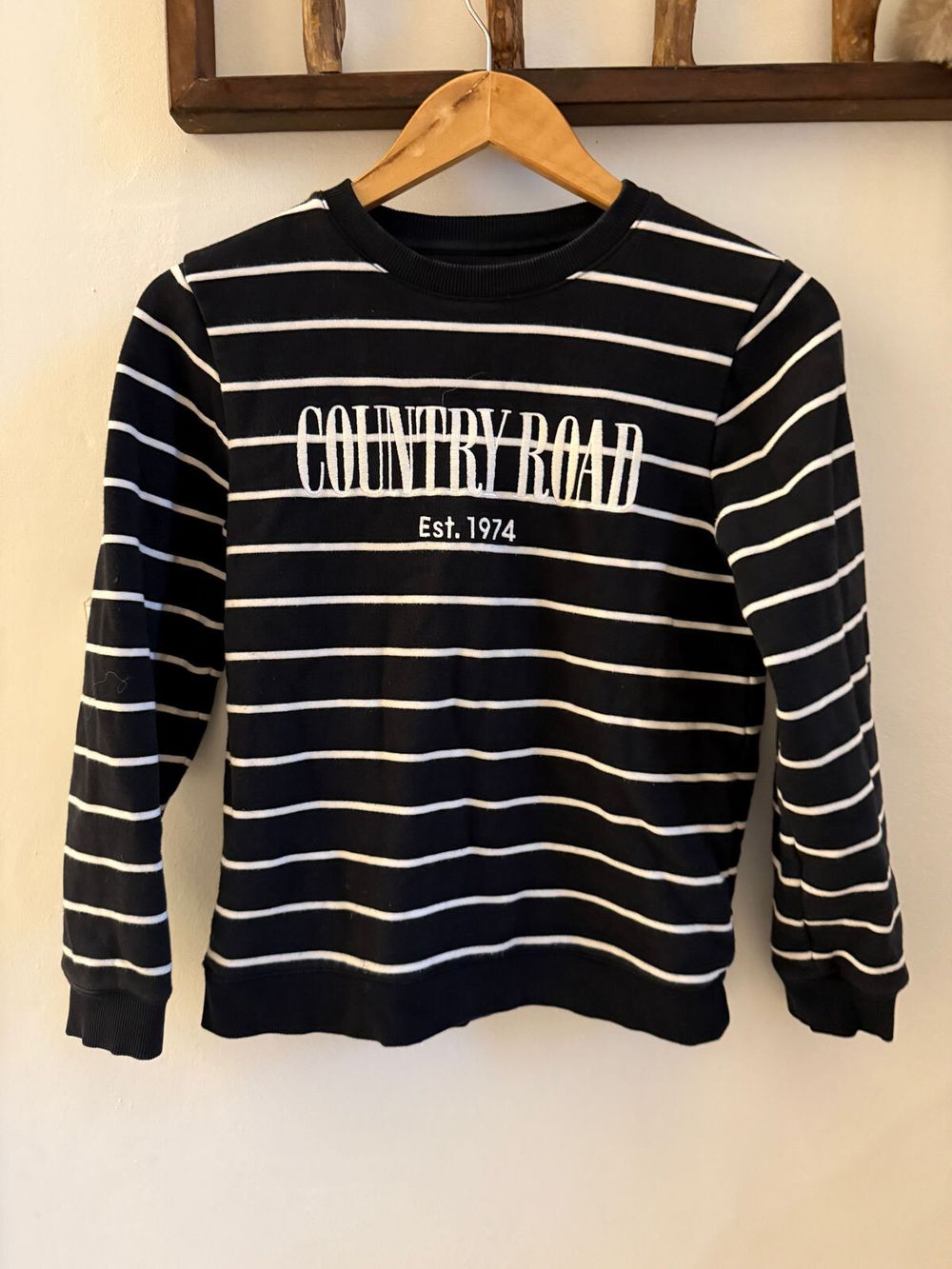 Country Road Kids Black/white Sweatshirt Size 12