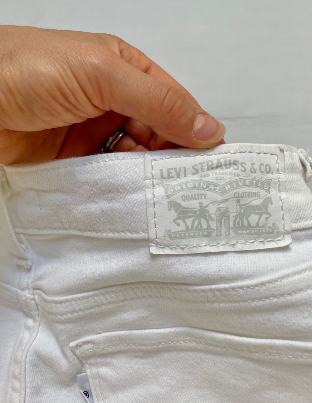 Levi Strauss & Co 711 White Skinny Jeans
