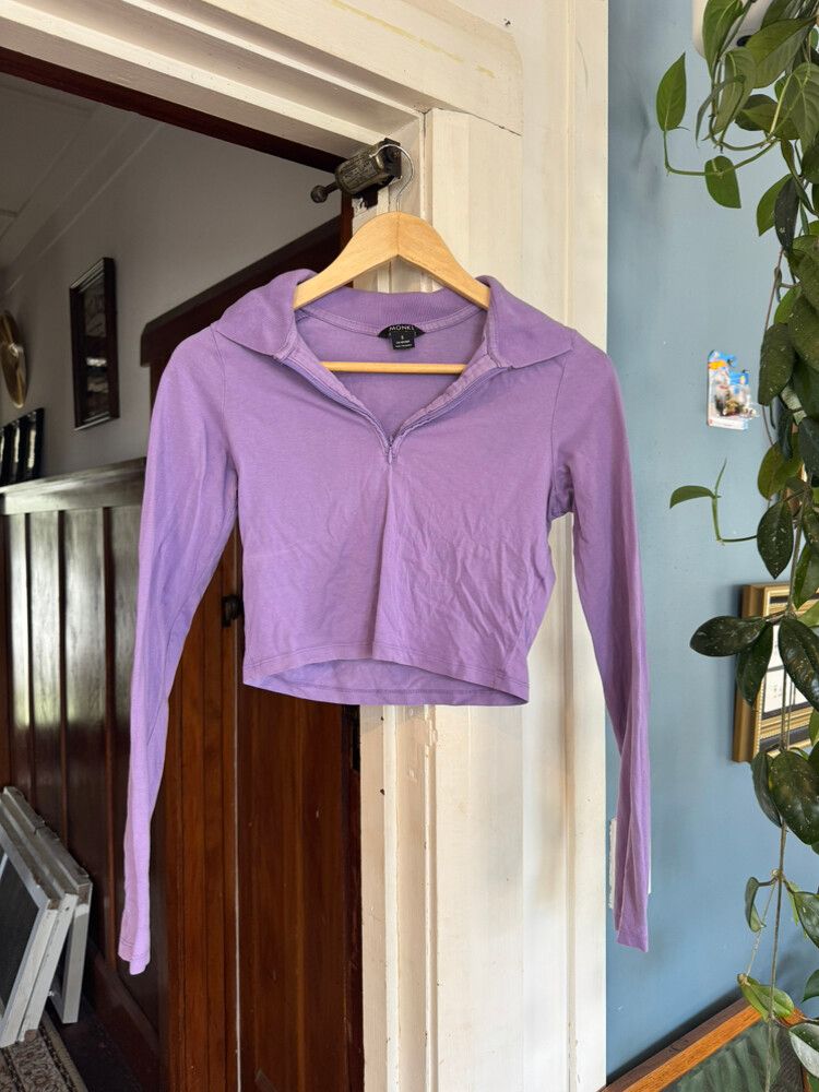 Cropped and collared longsleeve.