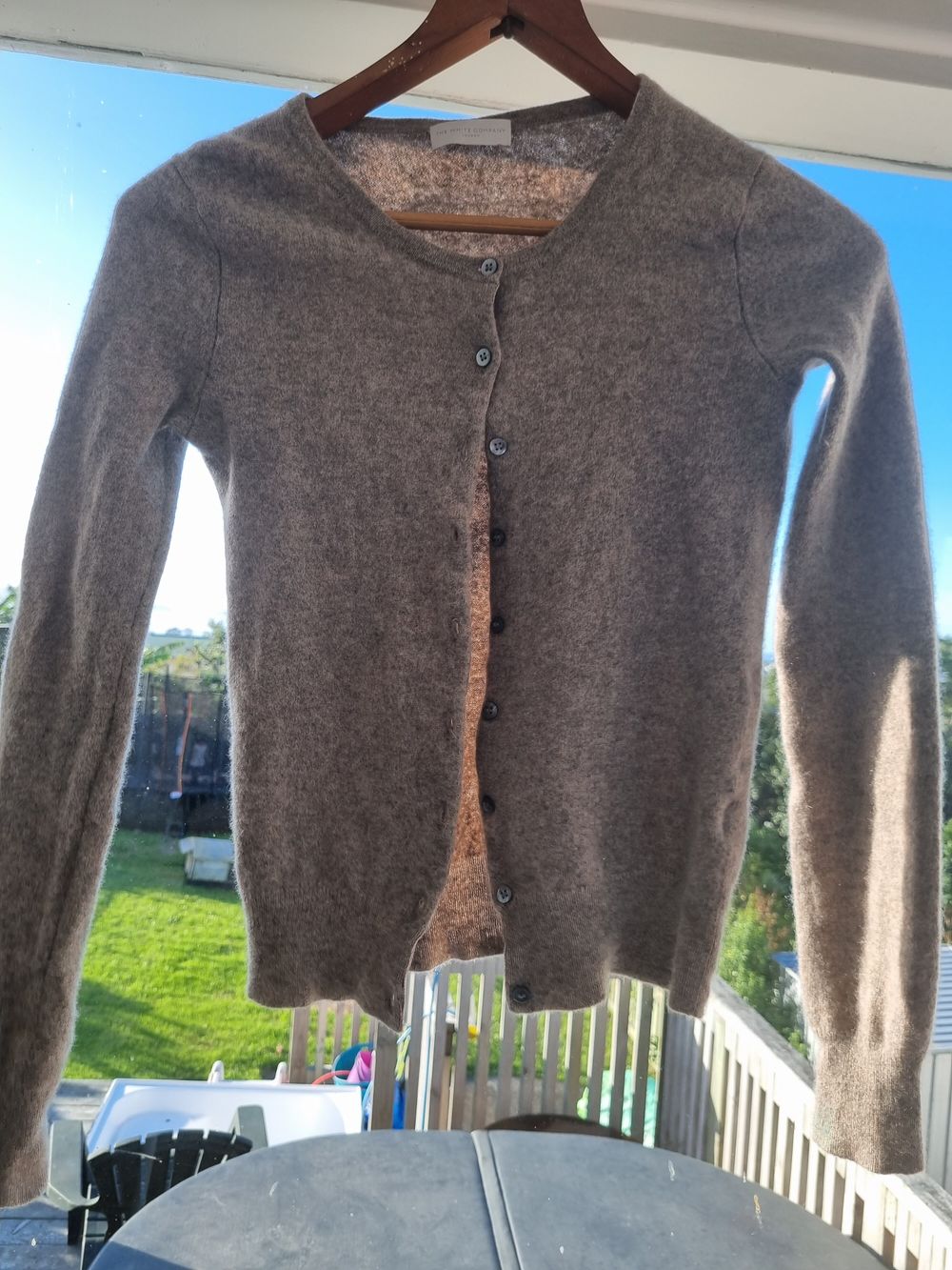 https://designerwardrobe.com.au/listings/1948190/100-cashmere-cardigan