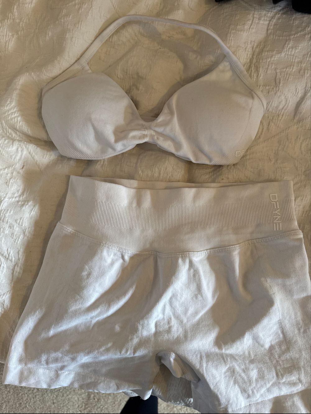 Dfyne white set