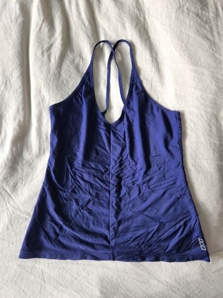 Cross back sport tank top