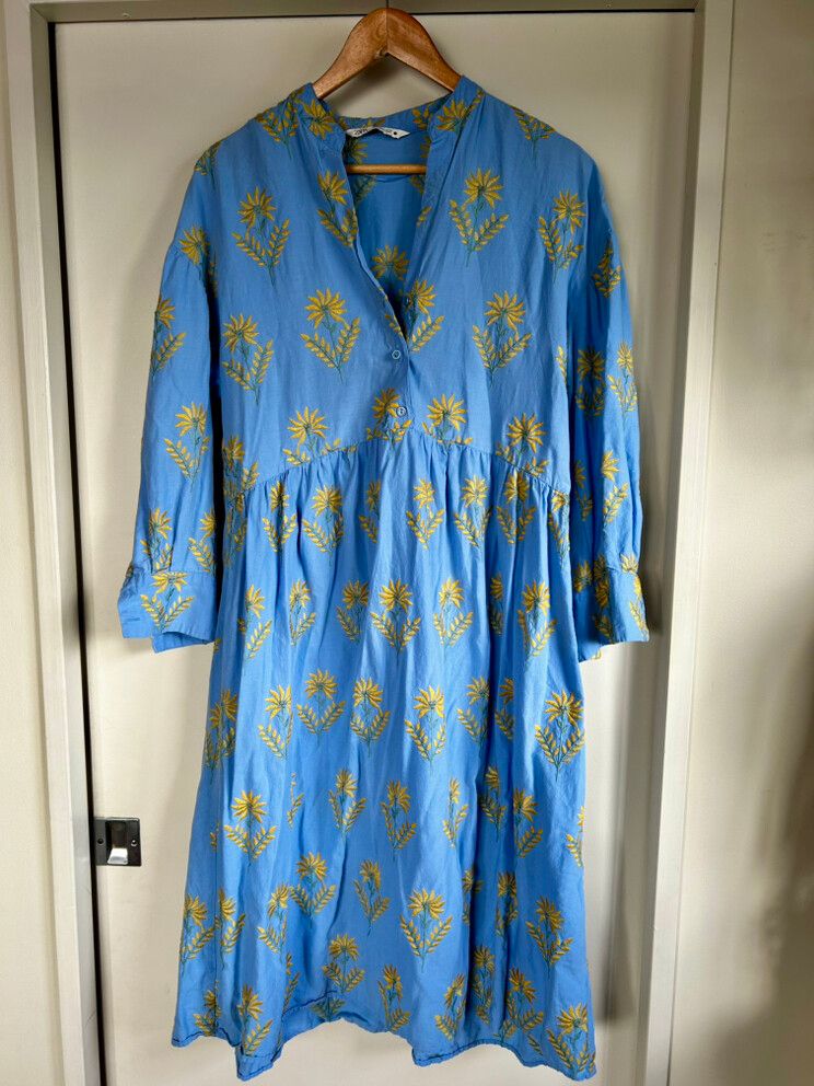 Zara - Beautiful Embroidered Zara Midi Dress on Designer Wardrobe