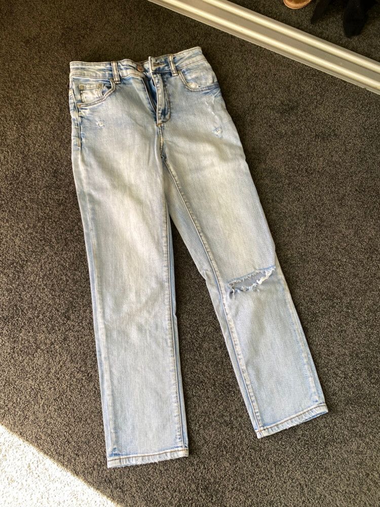 Light Wash Ripped Jeans