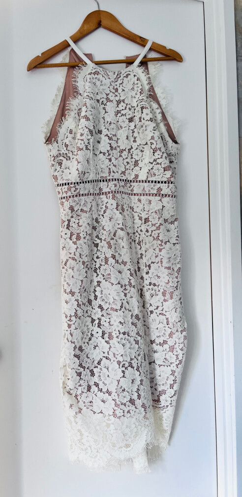 Portmans - Lace Halter Neck Dress on Designer Wardrobe