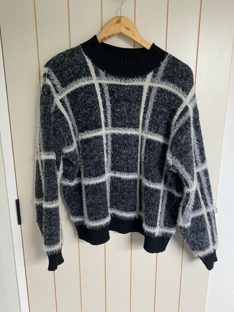 Decjuba Black White Check Jumper Size L