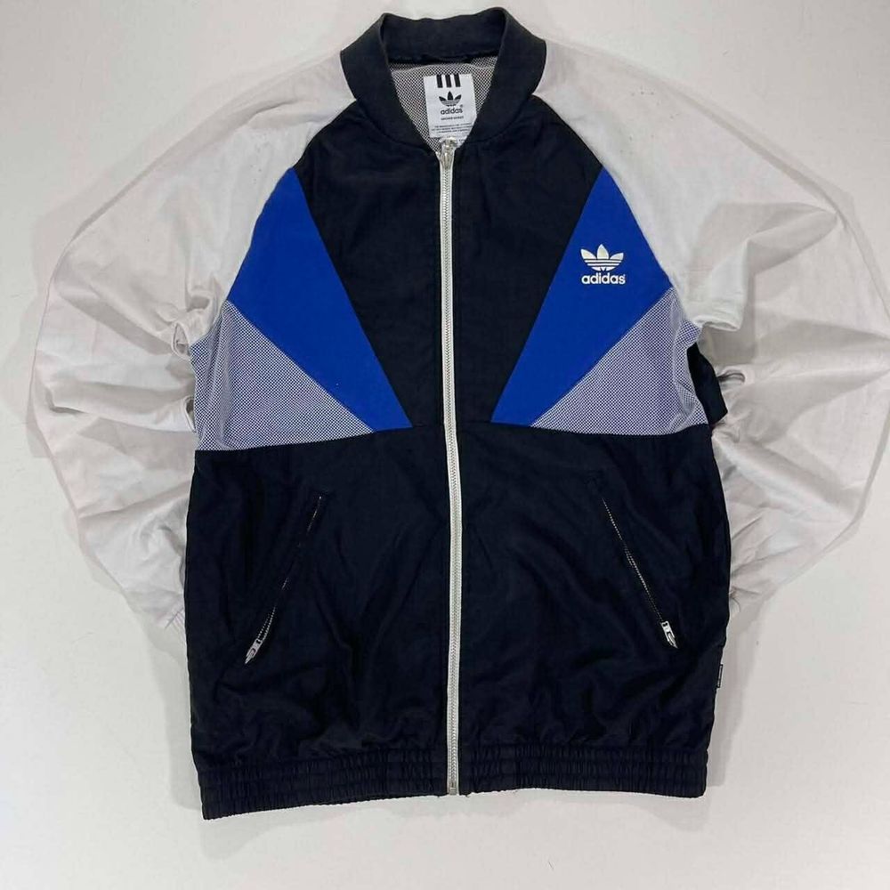 VINTAGE ADIDAS ORIGINALS BLACK AND BLUE WINDBREAKER JACKET (M)
