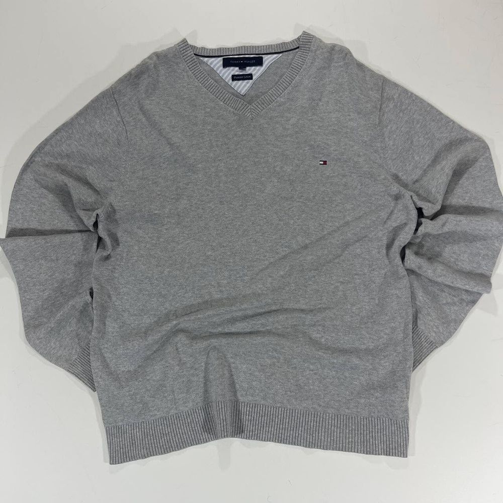 VINTAGE TOMMY HILFIGER GREY V NECK SWEATER (L)
