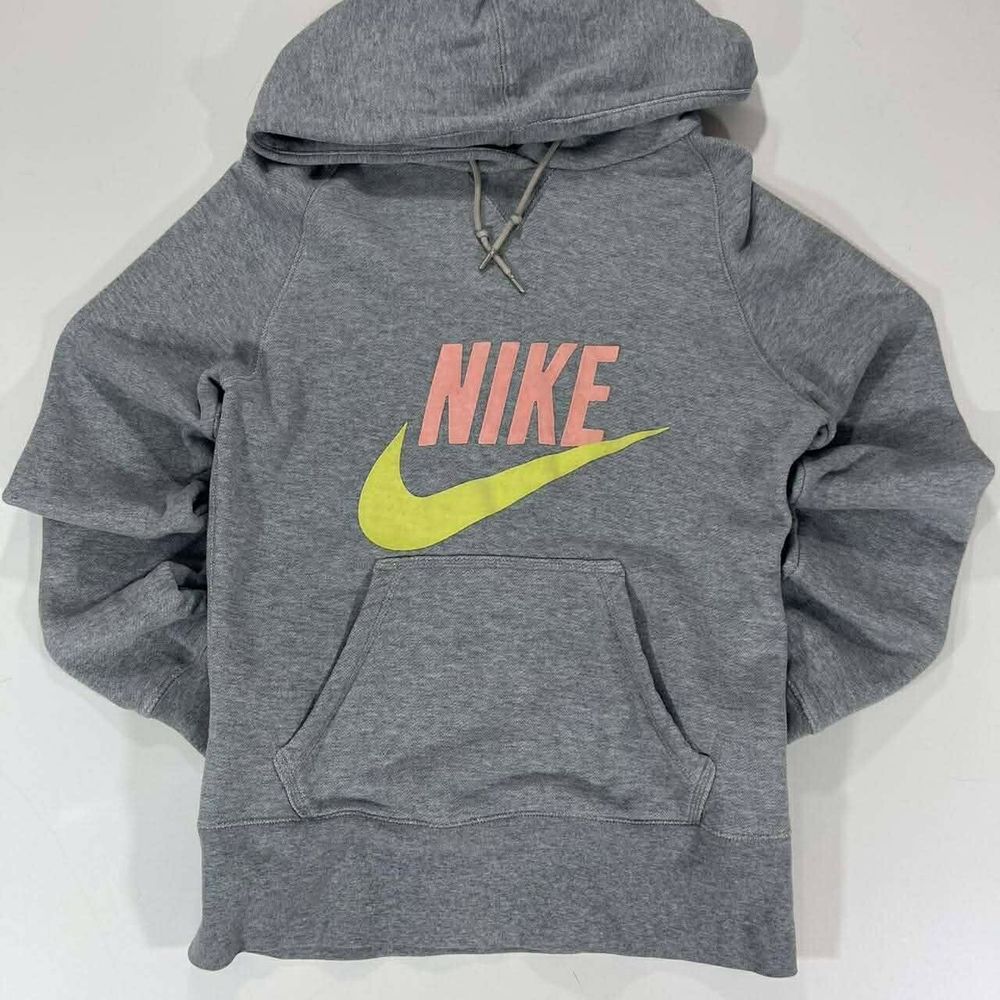 VINTAGE NIKE GREY HOODIE WITH PINK AND YELLOW ACCENTS (M)