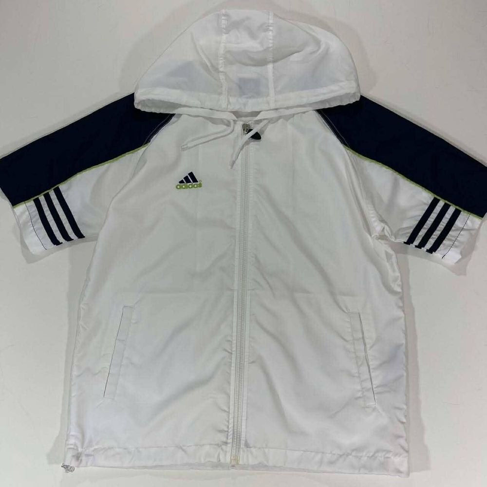 ADIDAS SHIRT WHITE WINDBREAKER FEELS WITH HOOD AND ZIPPER POCKETS (S-M)