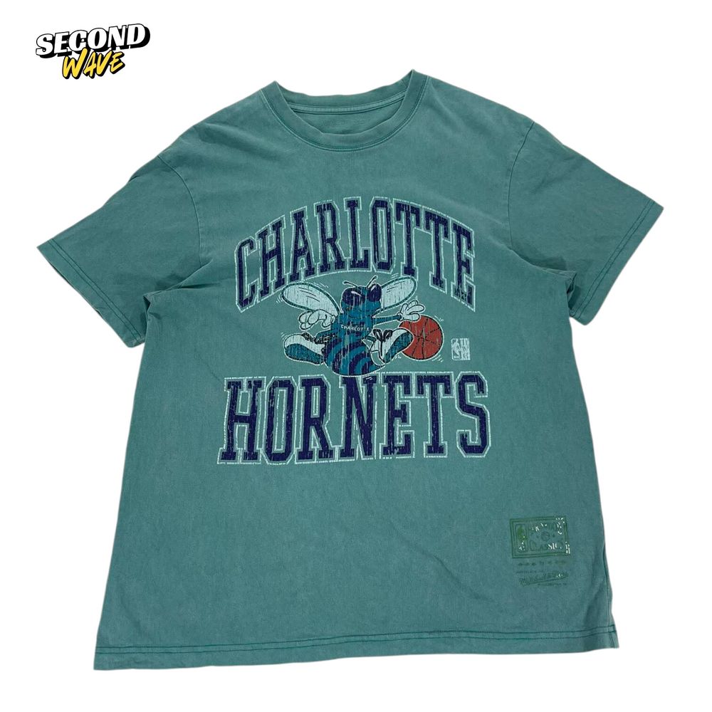 CHARLOTTE HORNETS GREEN NBA TEE (M-L)