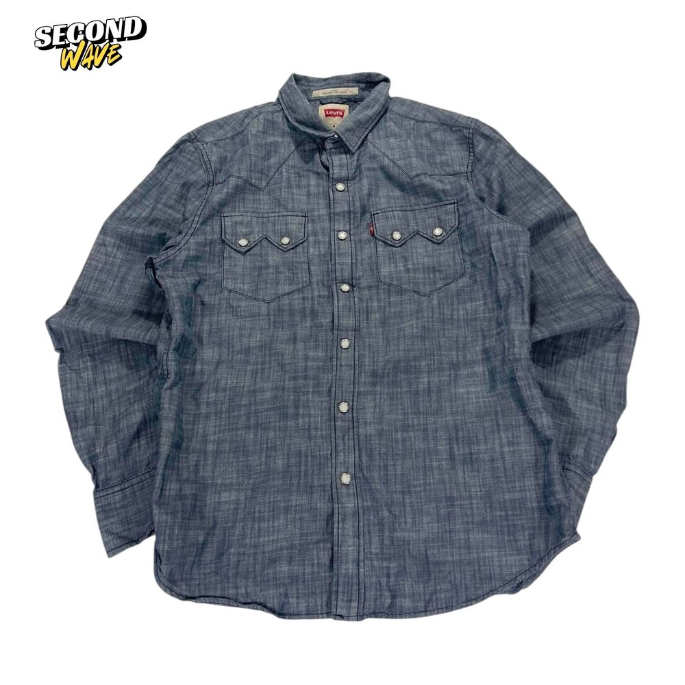 LEVI'S BLUE DENIM BUTTON UP SHIRT (M-L)