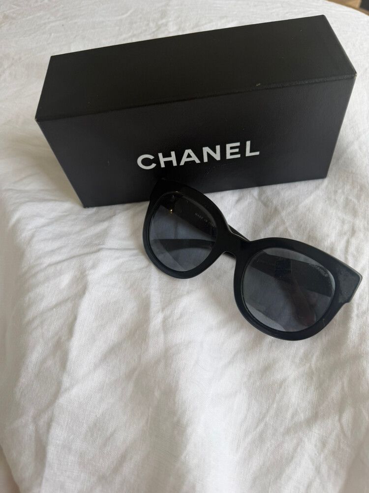 Chanel - Chanel Butterfly Sunglasses – Black (CH5358A) on  display picture 1