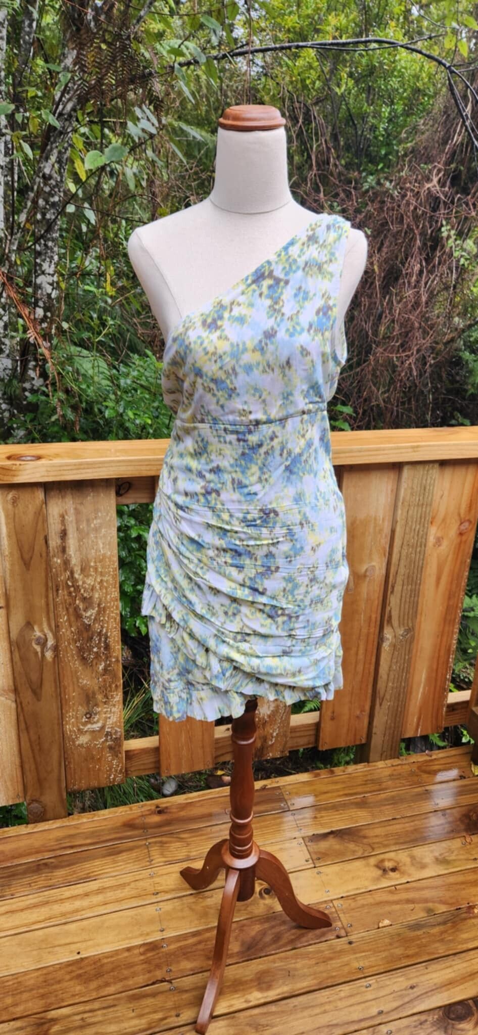 One shoulder dress