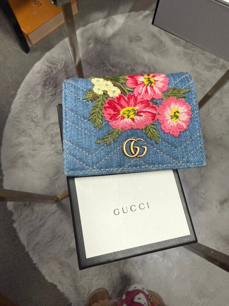 gucci wallet