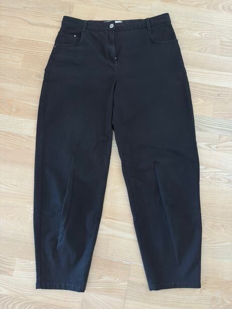 Veronika Maine Black Barrel Jeans – Size 12