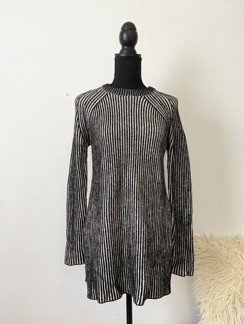 KOOKAÏ | Ribbed Side-Split Tunic Jumper – Monochrome Stripe (Size 1 / AU 10)