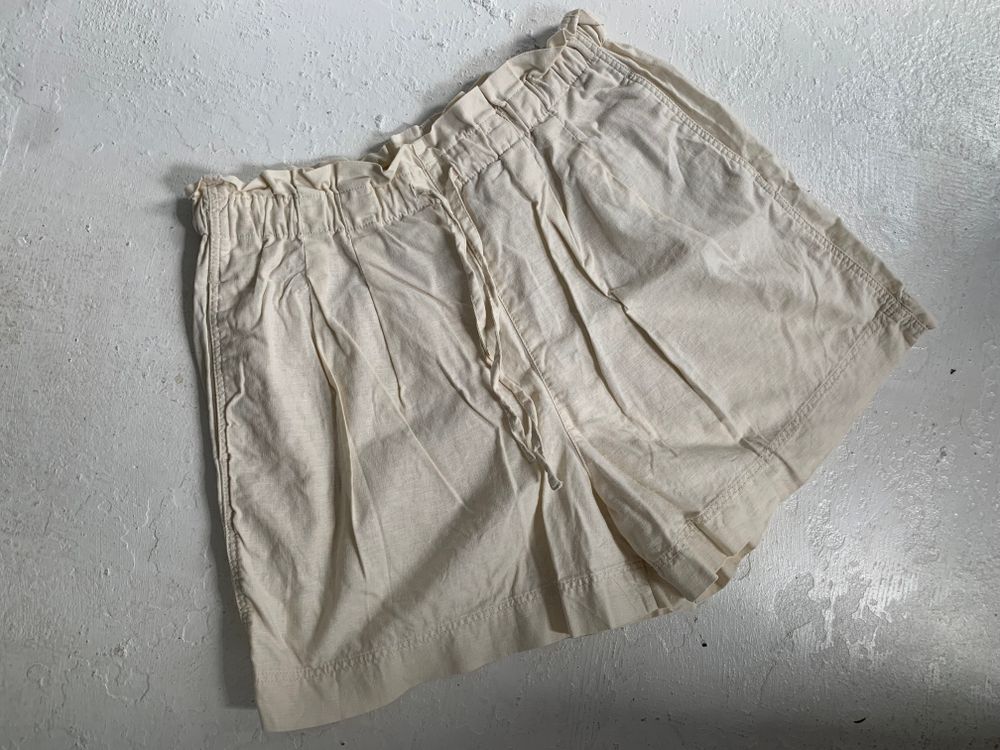 Uniqlo Beige Linen Shorts