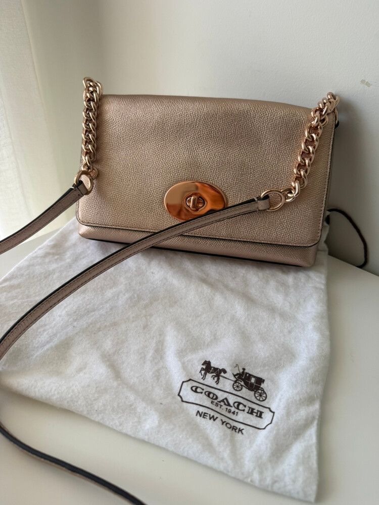 New/Unused Coach Crosstown Turnlock Chain Crossbody Purse - Rose Gold
