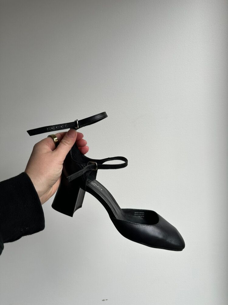 Mi Piaci Black Leather Heels
